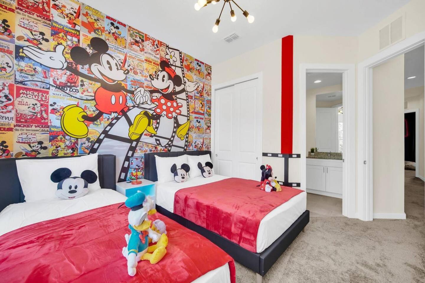 5 Bd 5ba Themed House Near