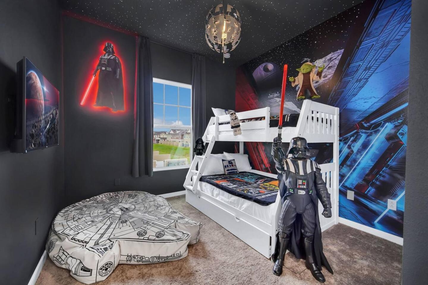 5 Bd 5ba Themed House Near *