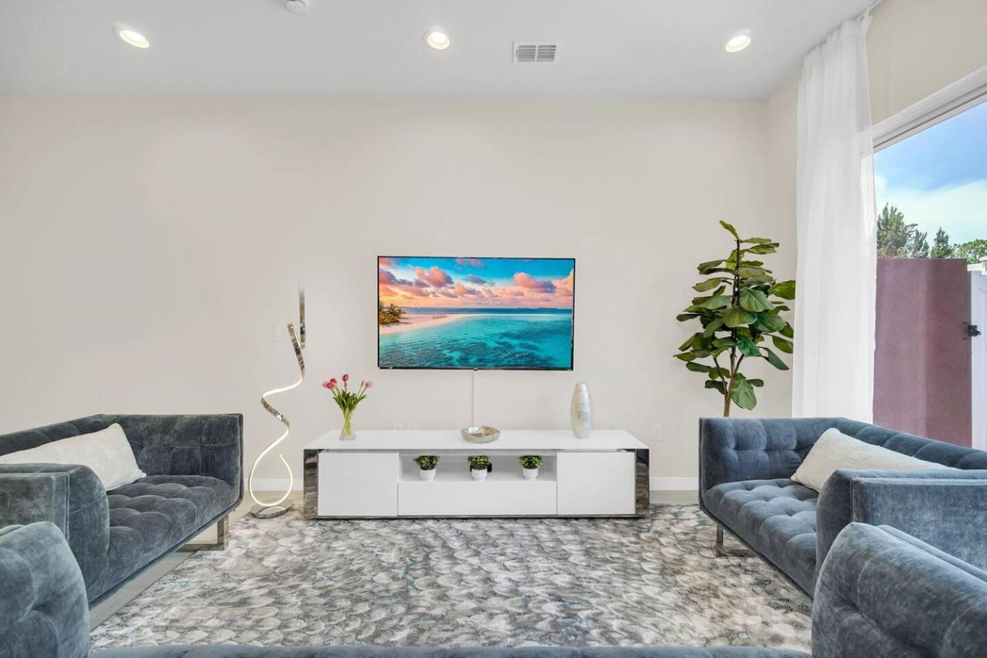5 Bd 5ba Themed House Near Holiday home
